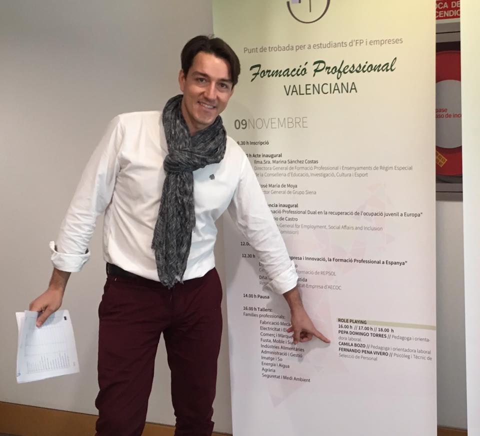 Fernando Pena en una formación sobre cómo superar entrevistas de trabajo, en el Palacio de Congresos de Valencia
