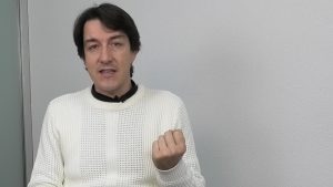 El psicólogo Fernando Pena hablando de lenguaje no verbal