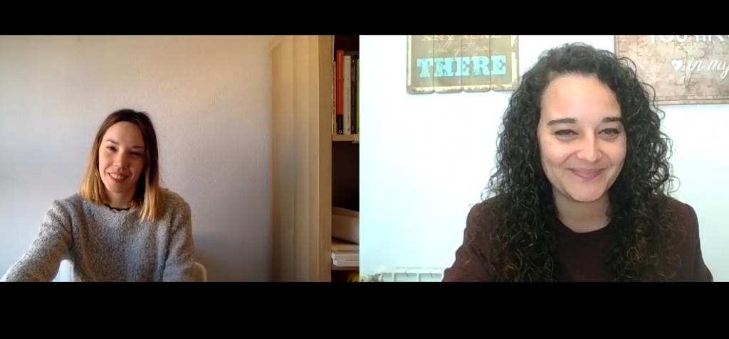 La psicóloga Paula Corral Lloret con la psicóloga Andrea Mezquida en un momento de la entrevista